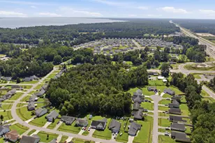 172 Oakley Dr, New Bern, NC 28560 - Photo 2