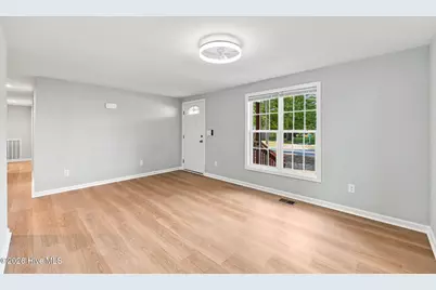 105 W Wallace Street, Burgaw, NC 28425 - Photo 6