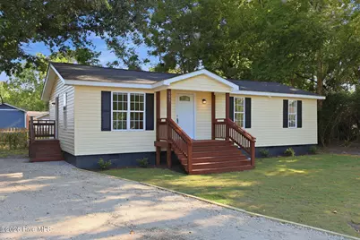 105 W Wallace Street, Burgaw, NC 28425 - Photo 1