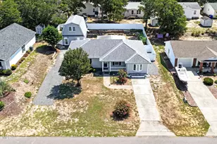 114 NE 8th St, Oak Island, NC 28465 - Photo 2