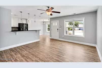127 NE 15th St, Oak Island, NC 28465 - Photo 6