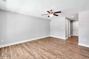 127 NE 15th St, Oak Island, NC 28465 - Photo 4