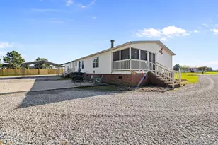 88 Holiday Ln, Newton Grove, NC 28366 - Photo 6