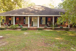 295 Sprunt Dr, Clinton, NC 28328 - Photo 2