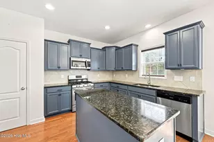 1105 Whitney Dr, Aberdeen, NC 28315 - Photo 16