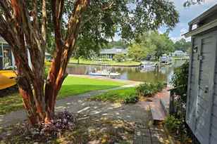 8 Harbour Walk, New Bern, NC 28562 - Photo 2