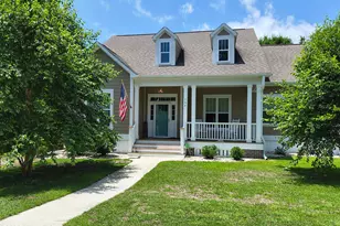 104 Queens Harbor Dr, Swansboro, NC 28584 - Photo 2