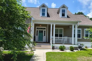 104 Queens Harbor Dr, Swansboro, NC 28584 - Photo 1