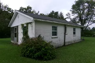 2862 E White Pond Rd, Fairmont, NC 28340 - Photo 2