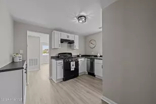 517 W 7th St, Washington, NC 27889 - Photo 8