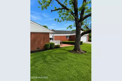 902 Park Avenue, Fairmont, NC 28340 - Photo 2