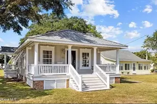 208 Hill St, Cedar Point, NC 28584 - Photo 2