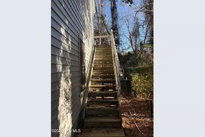 1004A Kings Way, New Bern, NC 28562 - Photo 8