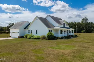 16 Craven Dr, Lumberton, NC 28358 - Photo 2