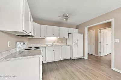 1001 Courtyard E, Beaufort, NC 28516 - Photo 8