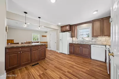 1035 W Saint James Street, Tarboro, NC 27886 - Photo 10