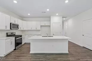 421 Conifer St, Sanford, NC 27332 - Photo 2