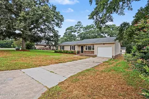 105 Lakehurst Dr, Dudley, NC 28333 - Photo 2