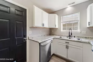 3043 Foxhorn Rd, Jacksonville, NC 28546 - Photo 8
