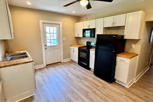 1105 College St, Kinston, NC 28501 - Photo 2