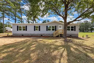 809 Garner Dr, Newport, NC 28570 - Photo 1
