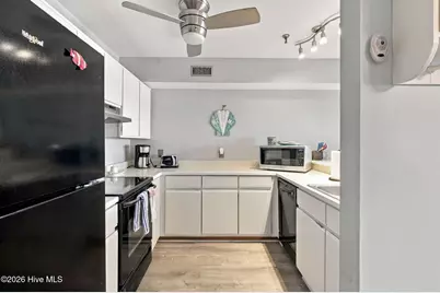 111 Florida Avenue #Apt 3, Carolina Beach, NC 28428 - Photo 6