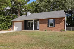 215 Spruce Ct, Jacksonville, NC 28546 - Photo 2