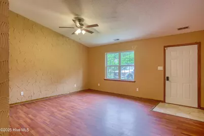 303 Sedgefield Court, Jacksonville, NC 28540 - Photo 4