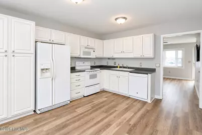 702 Courtyard E, Beaufort, NC 28516 - Photo 8
