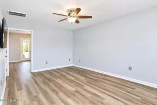 702 Courtyard E, Beaufort, NC 28516 - Photo 6