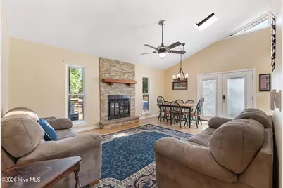 327 Green Meadows Drive, Wilmington, NC 28405 - Photo 8