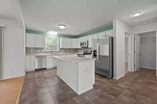 305 Appaloosa Ct, Swansboro, NC 28584 - Photo 4