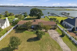 563 Neptune Dr, Cape Carteret, NC 28584 - Photo 2