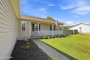 115 Linden Rd, Richlands, NC 28574 - Photo 2
