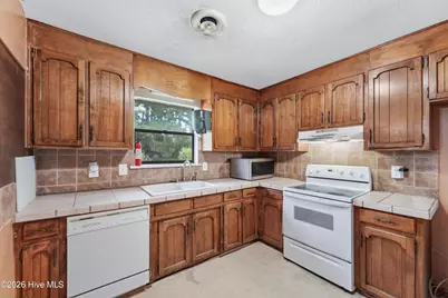 304 Branchwood Court, Jacksonville, NC 28546 - Photo 4