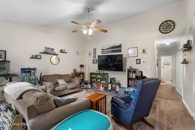 408 Somerset Cove, Jacksonville, NC 28546 - Photo 4