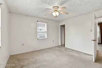 305 N Charles Street, La Grange, NC 28551 - Photo 14