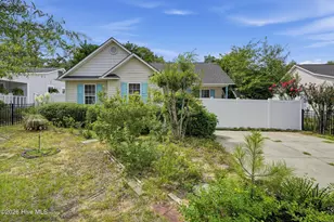 121 NE 6th St, Oak Island, NC 28465 - Photo 2