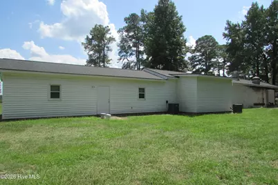 2347 W Wards Bridge Road, Warsaw, NC 28398 - Photo 2