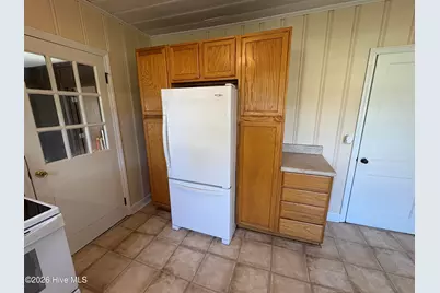 303 Dallas Avenue, Lake Waccamaw, NC 28450 - Photo 10