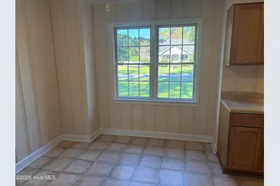303 Dallas Avenue, Lake Waccamaw, NC 28450 - Photo 6