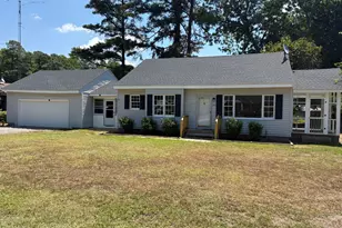 303 Dallas Ave, Lake Waccamaw, NC 28450 - Photo 2