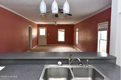 114 S Gillespie Street, Elizabethtown, NC 28337 - Photo 6