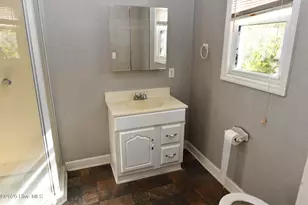 114 S Gillespie St, Elizabethtown, NC 28337 - Photo 8