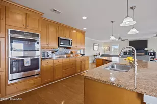 910 Canal Dr, Carolina Beach, NC 28428 - Photo 4