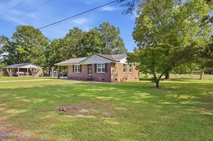 109 E Walnut St, Bladenboro, NC 28320 - Photo 2
