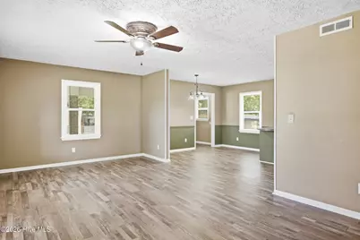 109 E Walnut Street, Bladenboro, NC 28320 - Photo 6