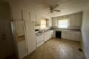 217 N Edgewood Ave, Williamston, NC 27892 - Photo 6