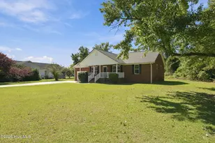 4425 Rivershore Dr, New Bern, NC 28560 - Photo 2