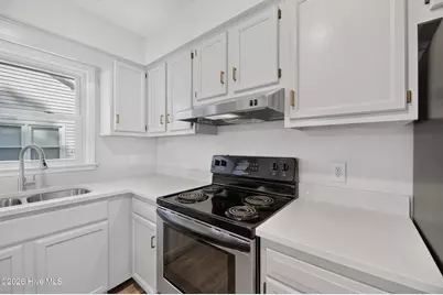 126 W Victoria Court #F, Greenville, NC 27834 - Photo 16